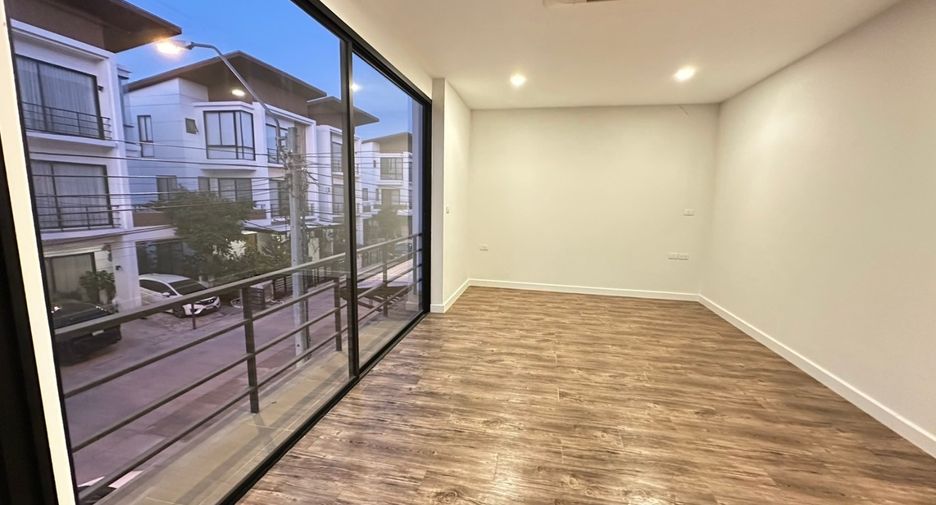 For sale 3 bedrooms house in Saphan Sung, Bangkok