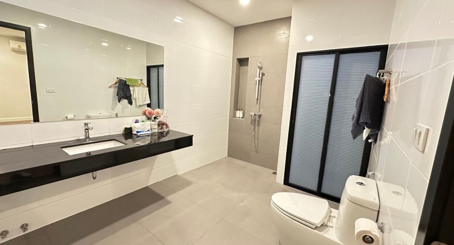 For sale 3 bedrooms house in Saphan Sung, Bangkok