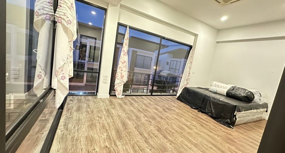 For sale 3 bedrooms house in Saphan Sung, Bangkok