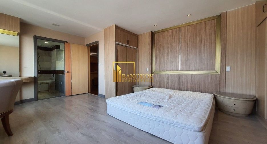 For rent 3 bedrooms condo in Khlong Toei, Bangkok