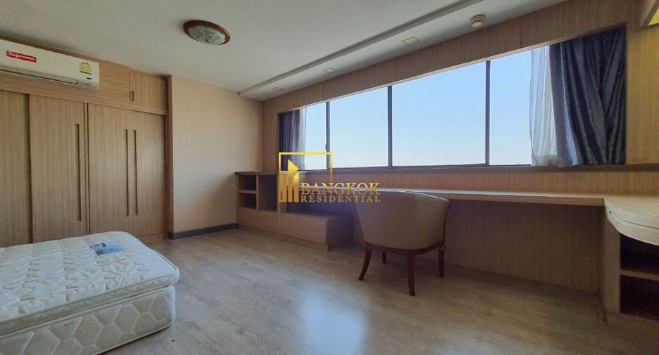 For rent 3 bedrooms condo in Khlong Toei, Bangkok