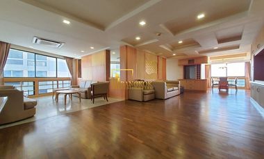 For rent 3 bedrooms condo in Khlong Toei, Bangkok