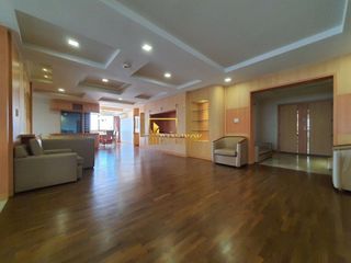 For rent 3 bedrooms condo in Khlong Toei, Bangkok