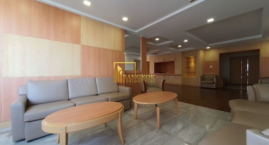 For rent 3 bedrooms condo in Khlong Toei, Bangkok