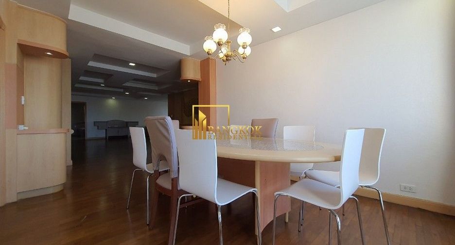 For rent 3 bedrooms condo in Khlong Toei, Bangkok