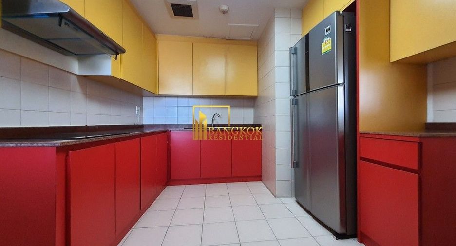 For rent 3 bedrooms condo in Khlong Toei, Bangkok