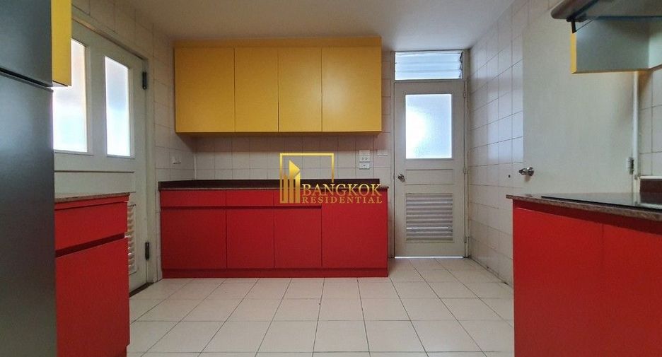 For rent 3 bedrooms condo in Khlong Toei, Bangkok