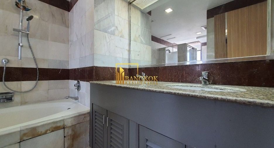 For rent 3 bedrooms condo in Khlong Toei, Bangkok