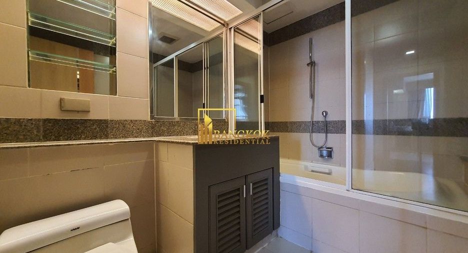 For rent 3 bedrooms condo in Khlong Toei, Bangkok