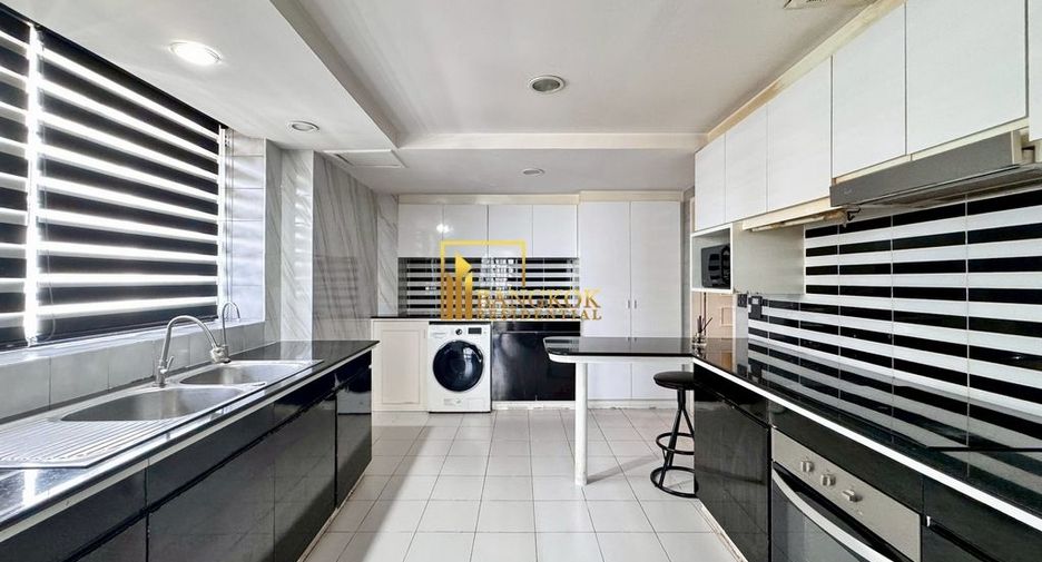 For rent 3 bedrooms condo in Khlong Toei, Bangkok
