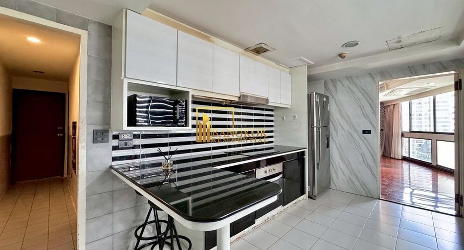 For rent 3 bedrooms condo in Khlong Toei, Bangkok