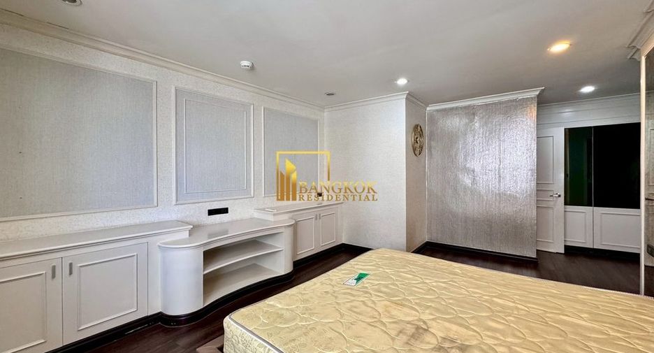 For rent 3 bedrooms condo in Khlong Toei, Bangkok