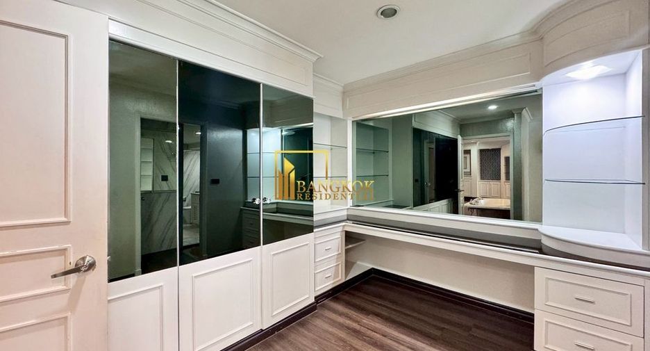 For rent 3 bedrooms condo in Khlong Toei, Bangkok