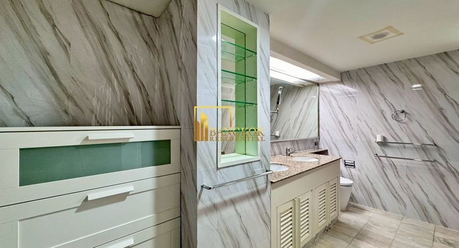 For rent 3 bedrooms condo in Khlong Toei, Bangkok