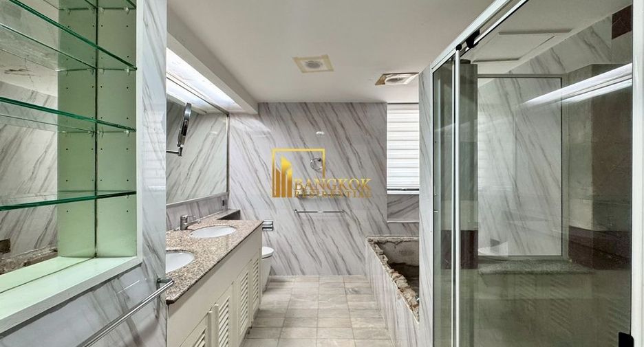 For rent 3 bedrooms condo in Khlong Toei, Bangkok