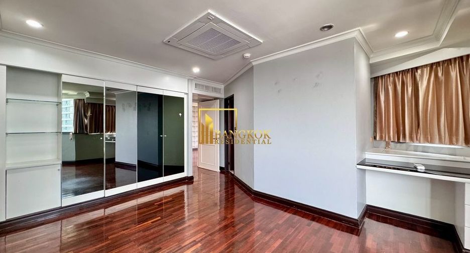 For rent 3 bedrooms condo in Khlong Toei, Bangkok