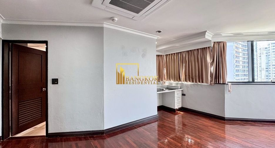 For rent 3 bedrooms condo in Khlong Toei, Bangkok