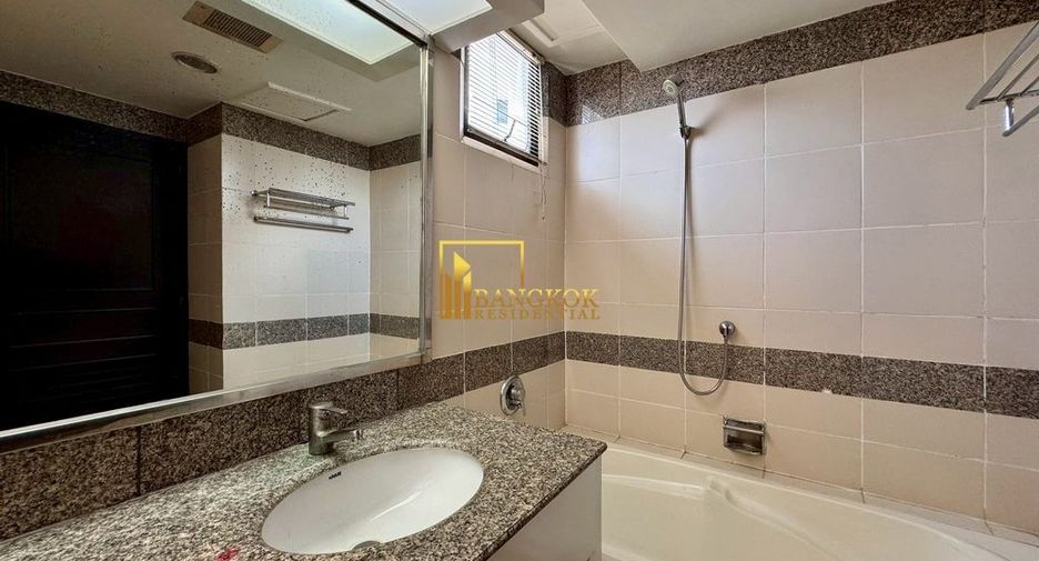 For rent 3 bedrooms condo in Khlong Toei, Bangkok