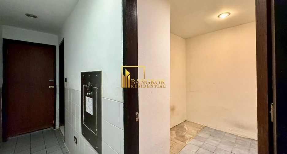 For rent 3 bedrooms condo in Khlong Toei, Bangkok