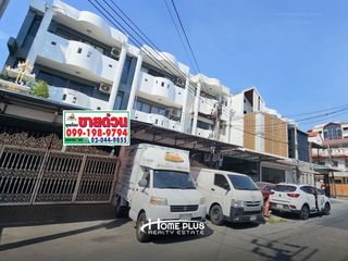 For sale 6 bedrooms retail Space in Din Daeng, Bangkok