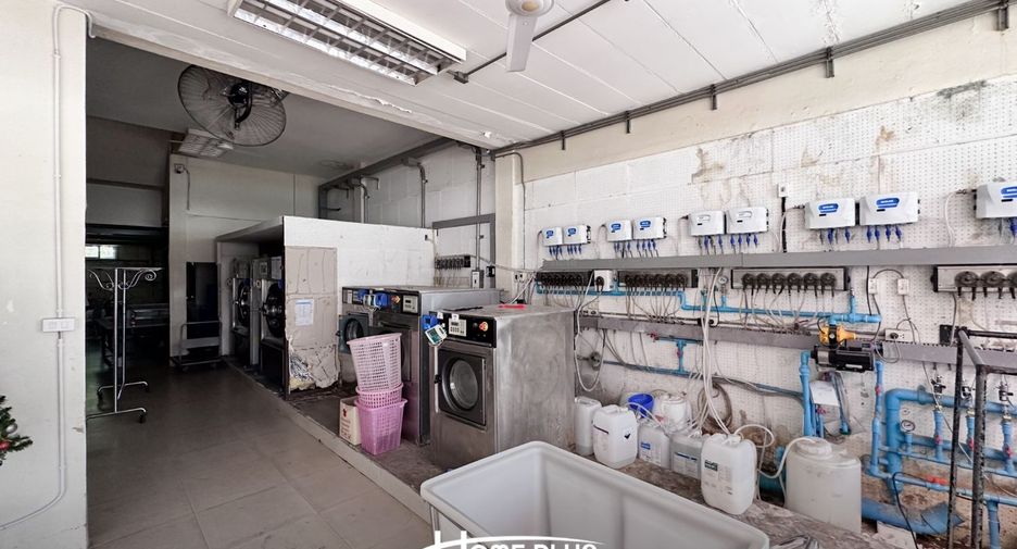 Local comercial en venta de 6 habitaciones en Din Daeng, Bangkok