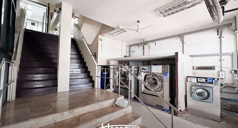 Local comercial en venta de 6 habitaciones en Din Daeng, Bangkok