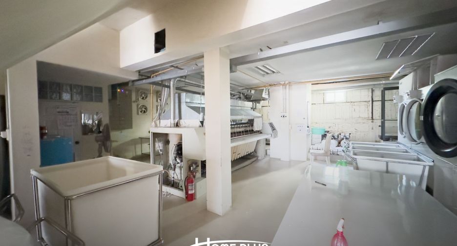 Local comercial en venta de 6 habitaciones en Din Daeng, Bangkok