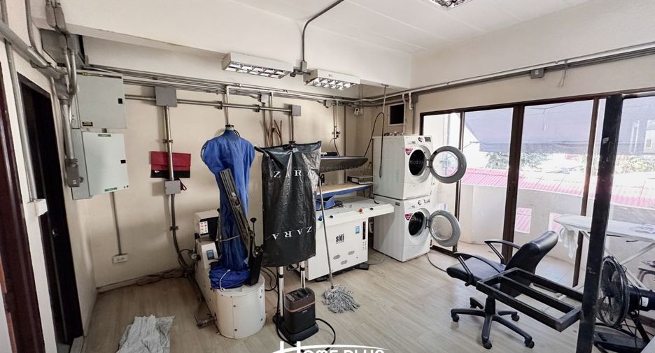 Local comercial en venta de 6 habitaciones en Din Daeng, Bangkok