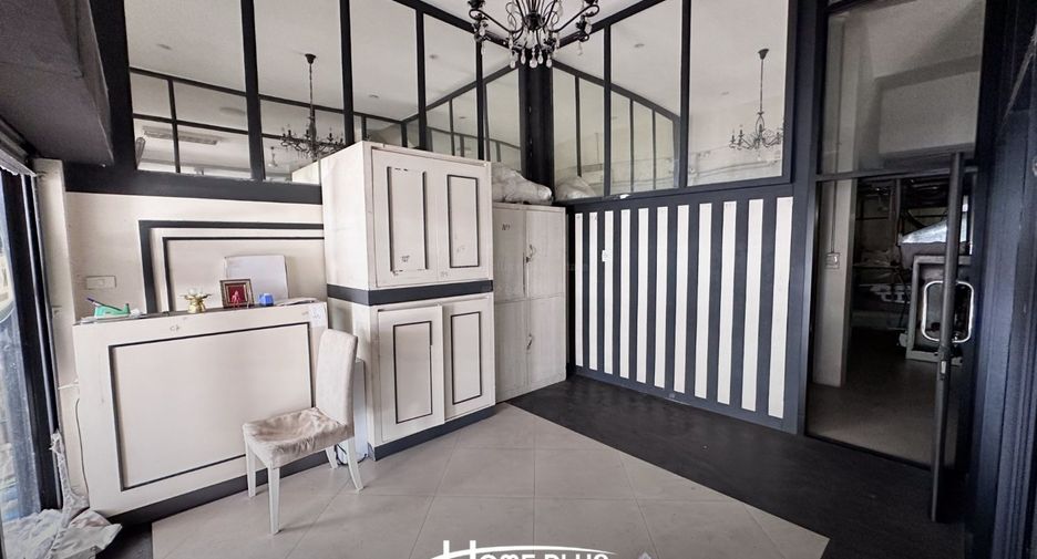 Local comercial en venta de 6 habitaciones en Din Daeng, Bangkok