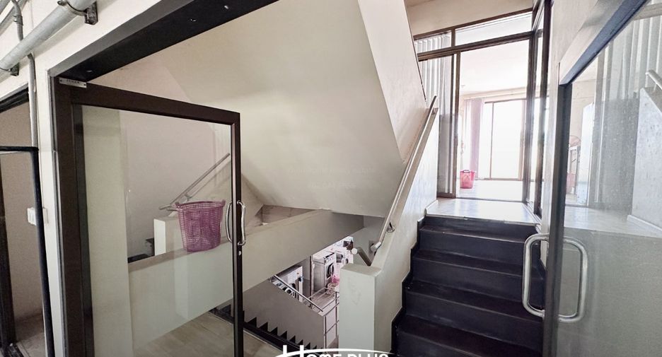 Local comercial en venta de 6 habitaciones en Din Daeng, Bangkok