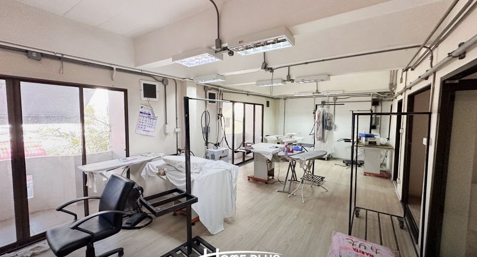 Local comercial en venta de 6 habitaciones en Din Daeng, Bangkok