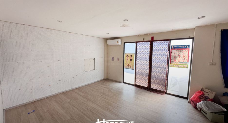 Local comercial en venta de 6 habitaciones en Din Daeng, Bangkok