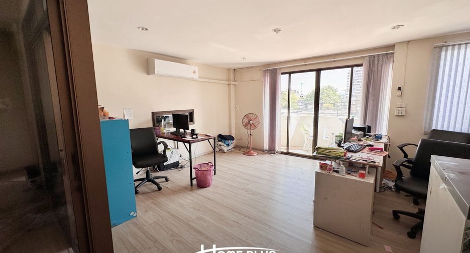 Local comercial en venta de 6 habitaciones en Din Daeng, Bangkok