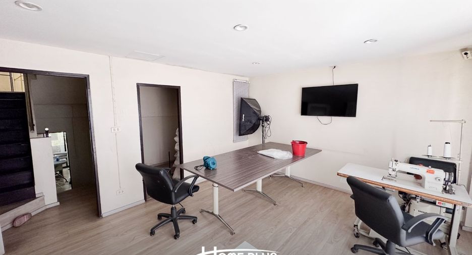 Local comercial en venta de 6 habitaciones en Din Daeng, Bangkok