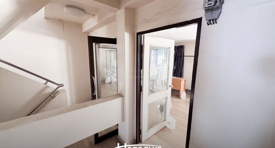 Local comercial en venta de 6 habitaciones en Din Daeng, Bangkok