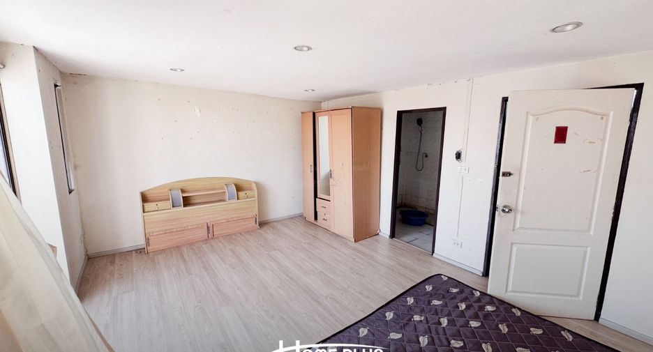 Local comercial en venta de 6 habitaciones en Din Daeng, Bangkok