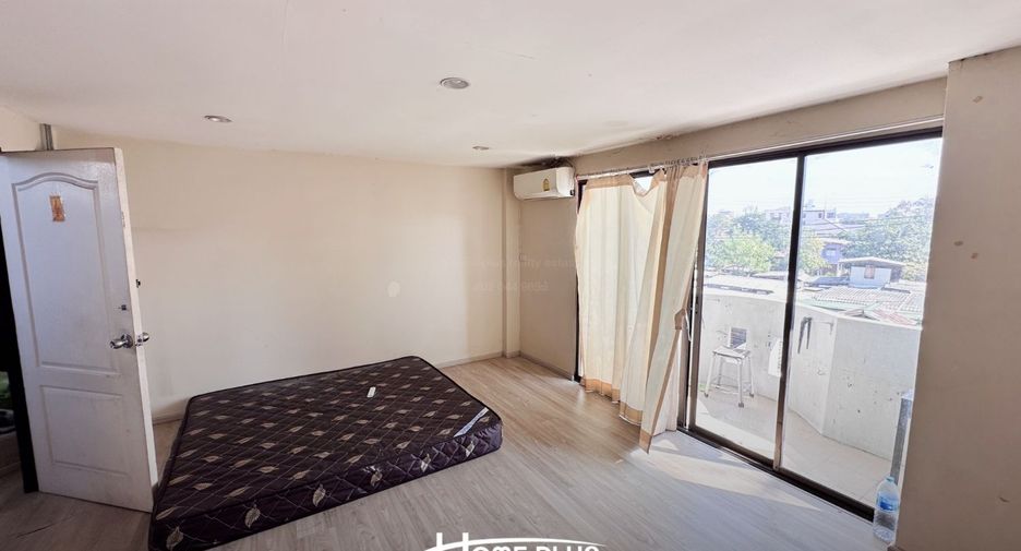 Local comercial en venta de 6 habitaciones en Din Daeng, Bangkok