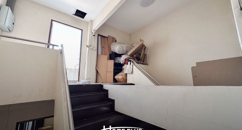 Local comercial en venta de 6 habitaciones en Din Daeng, Bangkok