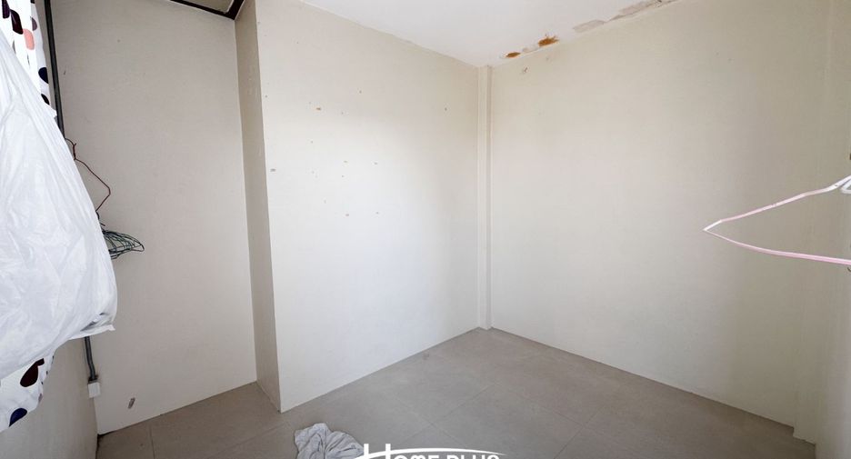 Local comercial en venta de 6 habitaciones en Din Daeng, Bangkok