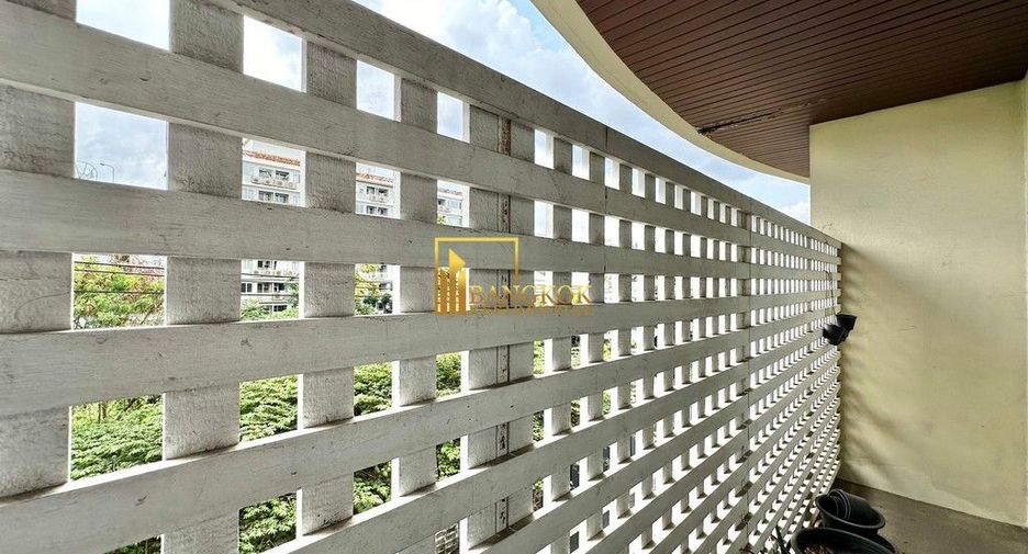 For rent 3 bedrooms condo in Yan Nawa, Bangkok