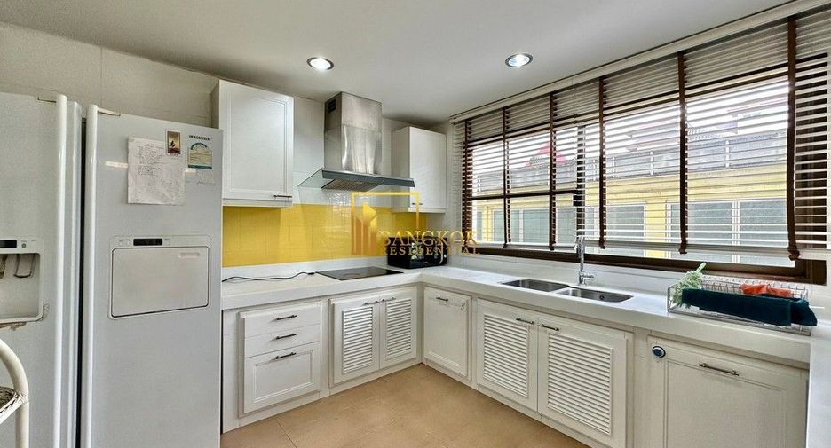 For rent 3 bedrooms condo in Yan Nawa, Bangkok