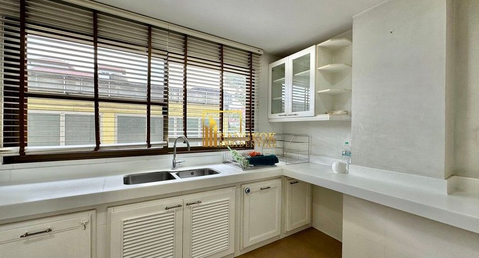 For rent 3 bedrooms condo in Yan Nawa, Bangkok