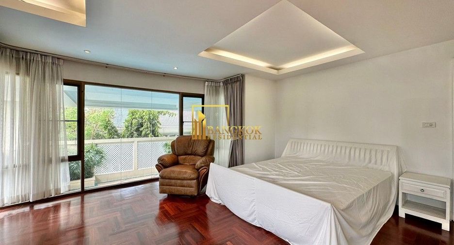 For rent 3 bedrooms condo in Yan Nawa, Bangkok