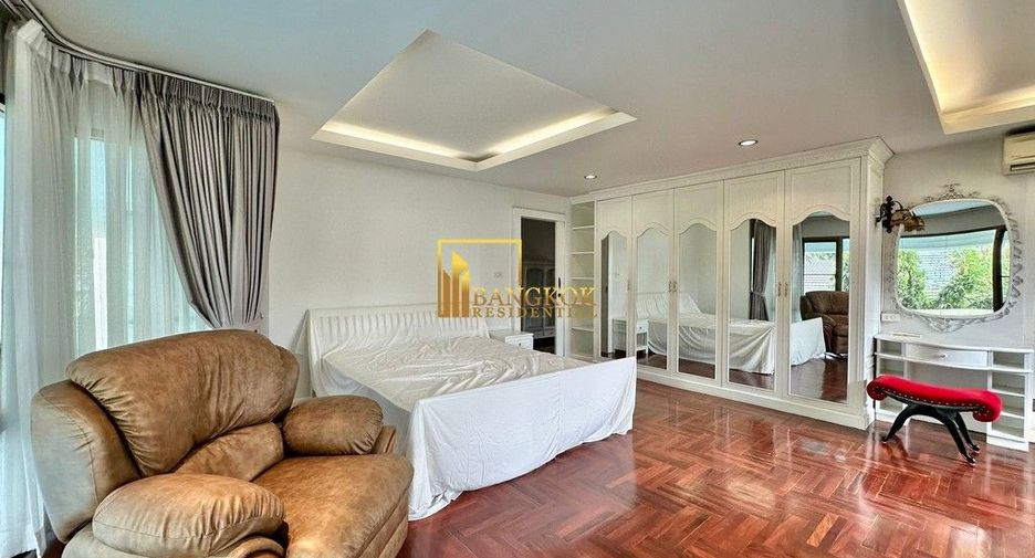 For rent 3 bedrooms condo in Yan Nawa, Bangkok