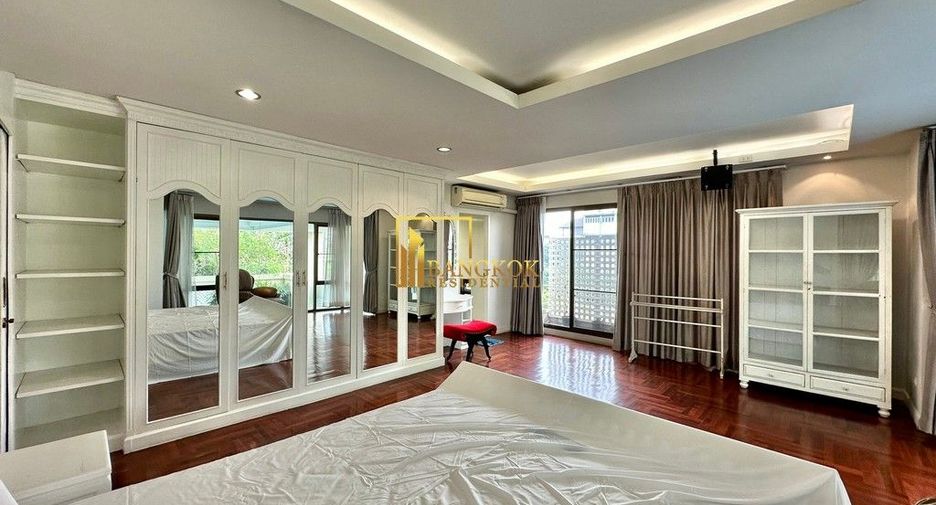 For rent 3 bedrooms condo in Yan Nawa, Bangkok