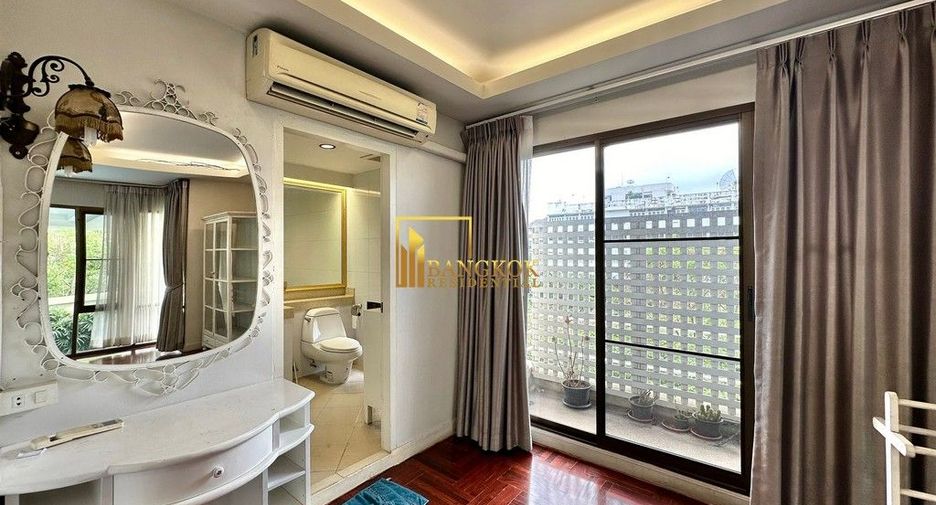 For rent 3 bedrooms condo in Yan Nawa, Bangkok