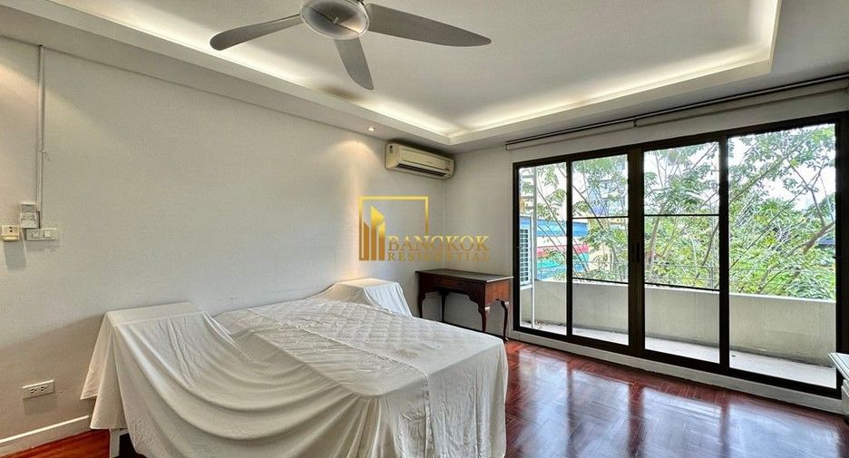 For rent 3 bedrooms condo in Yan Nawa, Bangkok