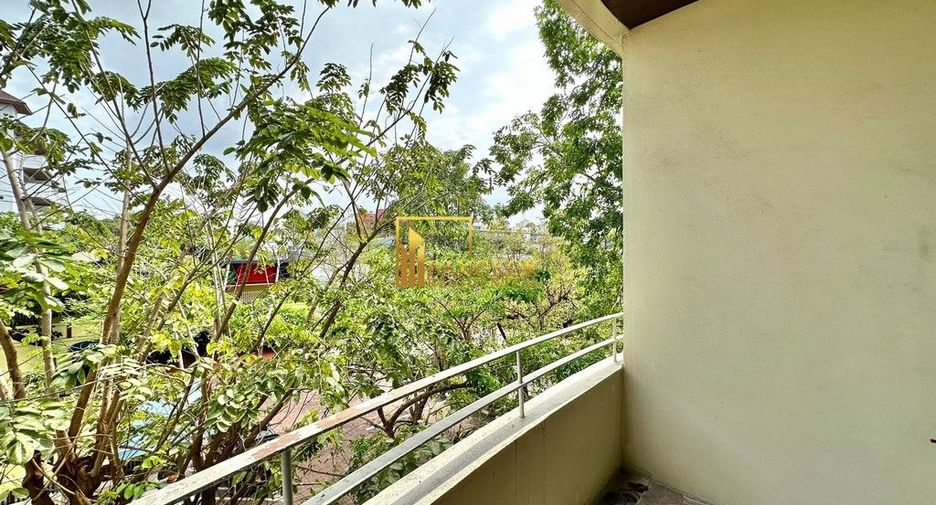 For rent 3 bedrooms condo in Yan Nawa, Bangkok