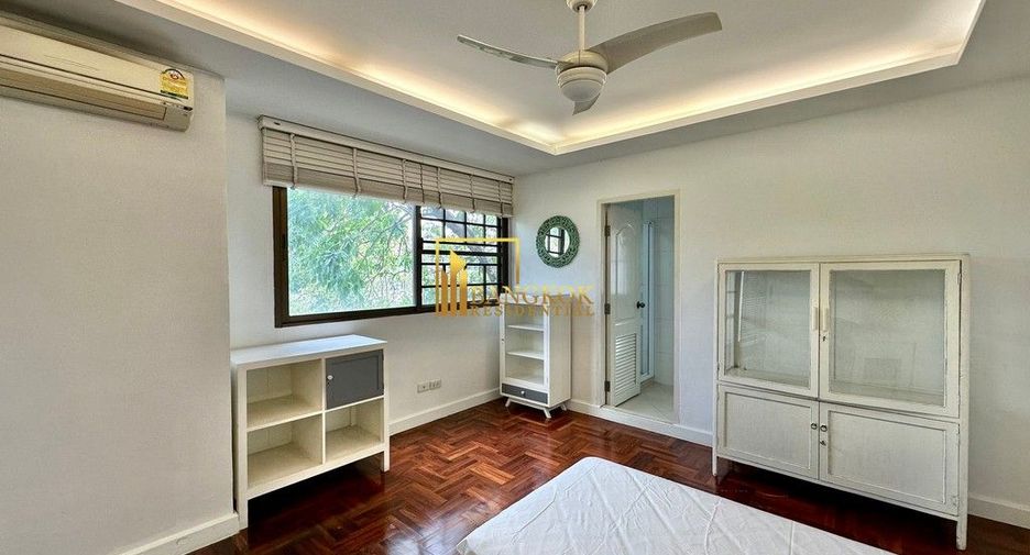 For rent 3 bedrooms condo in Yan Nawa, Bangkok