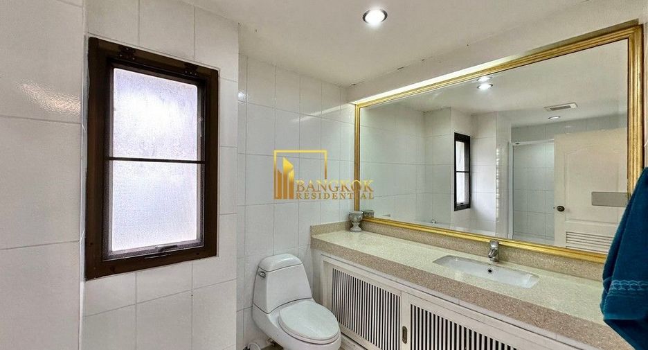 For rent 3 bedrooms condo in Yan Nawa, Bangkok